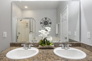 Bathroom - Roadmap Lodging: Rose Retreat, East Austin 3BR Monthly, Pet OK (Austin)