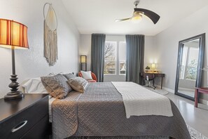 Room - Roadmap Lodging: Rose Retreat, East Austin 3BR Monthly, Pet OK (Austin)