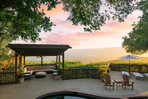 A covered outdoor deck with seating and a pool, overlooking a scenic landscape. - Sonoma Skyhouse l Pool Hot Tub Sauna Views (Sonoma)