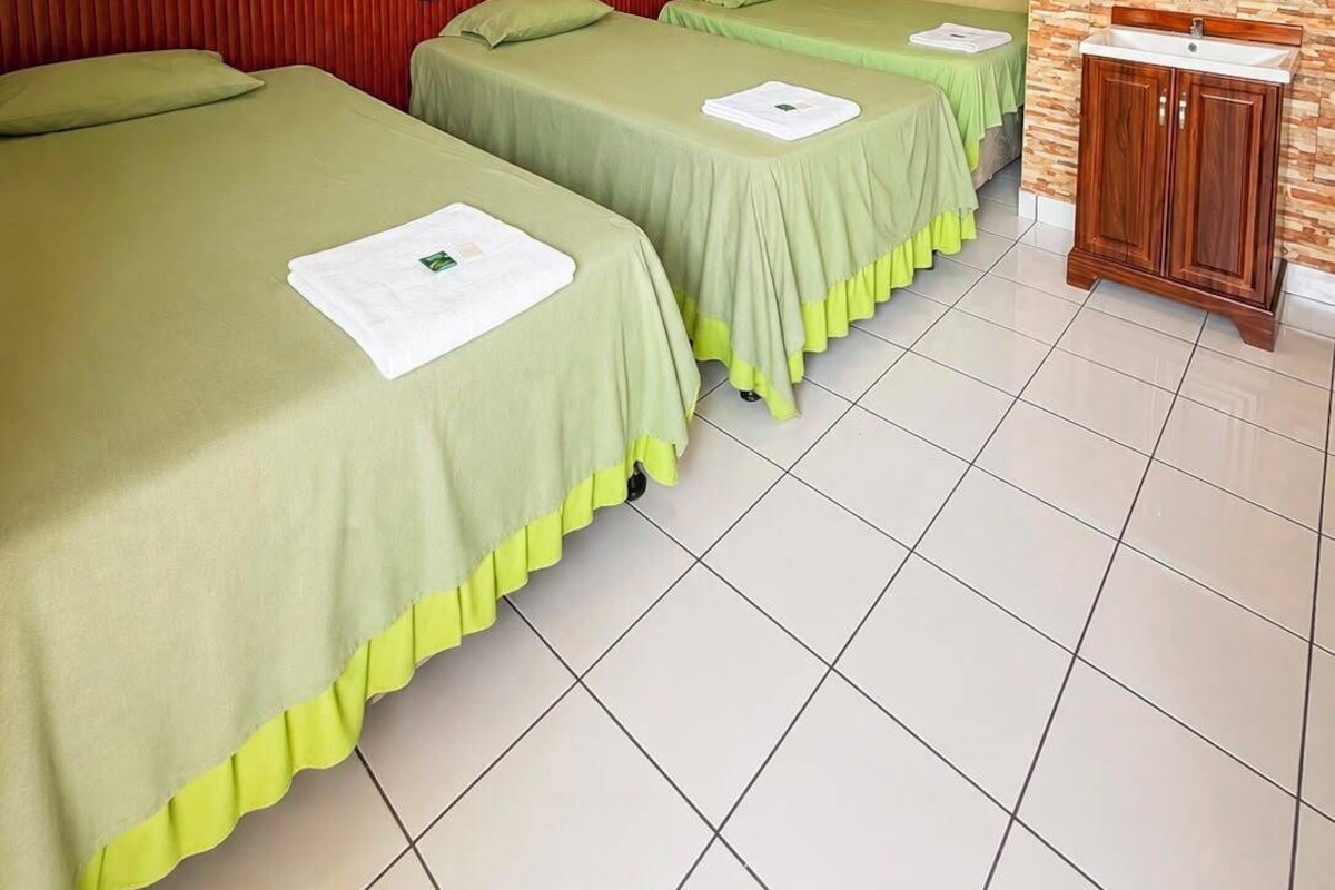 Habitación triple | Escritorio y wifi gratis