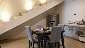Family Apartment | Dining