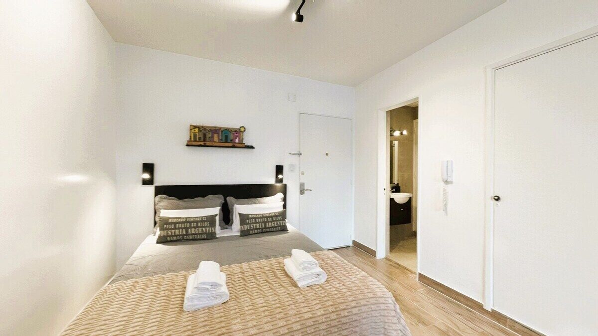 WiFi, bed sheets