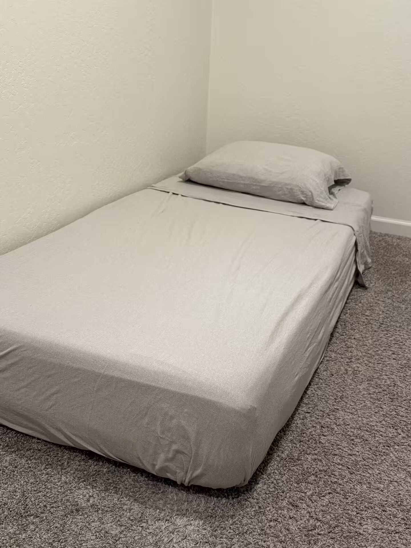 3 bedrooms, iron/ironing board, WiFi (free), bed sheets