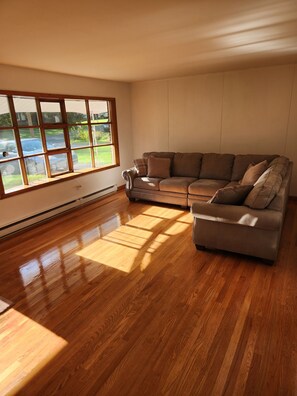 Unclassified image, 4 of 16, button - Beautiful, whole house, just 5 miles from Penn State, Beaver Stadium! (Boalsburg)