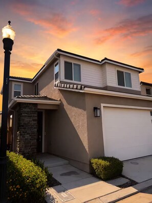 Unclassified image, 3 of 15, button - Luxury Arbor Oasis (Madera)
