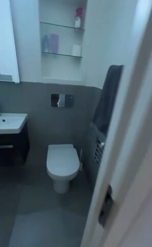 Bathroom - The Eden - 2 Bedroom (Harrow)