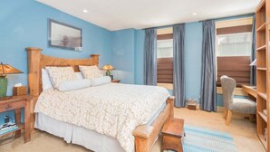 A bedroom with a bed, bedside tables, a chair, a desk, and a bookshelf. - Diamondtooth 3 3 Bedroom/ 3 Bathroom Downlown Condo (Telluride)
