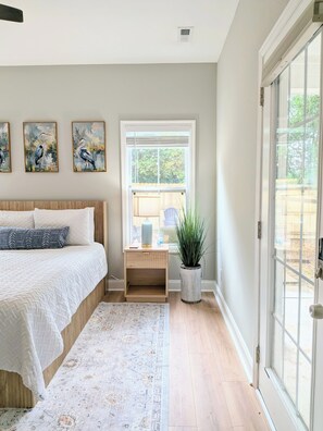 Room - The Carolina Cottage - 3 Bedrooms 2.5 Bath (Wilmington)
