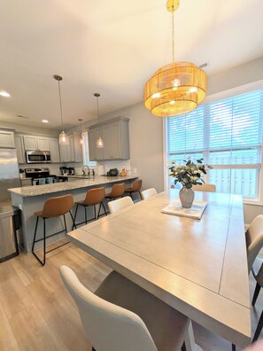 Dining - The Carolina Cottage - 3 Bedrooms 2.5 Bath (Wilmington)