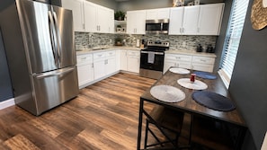 Private kitchen - Peaceful 2 Bedroom apartment Near Denton Medical Center (Denton)