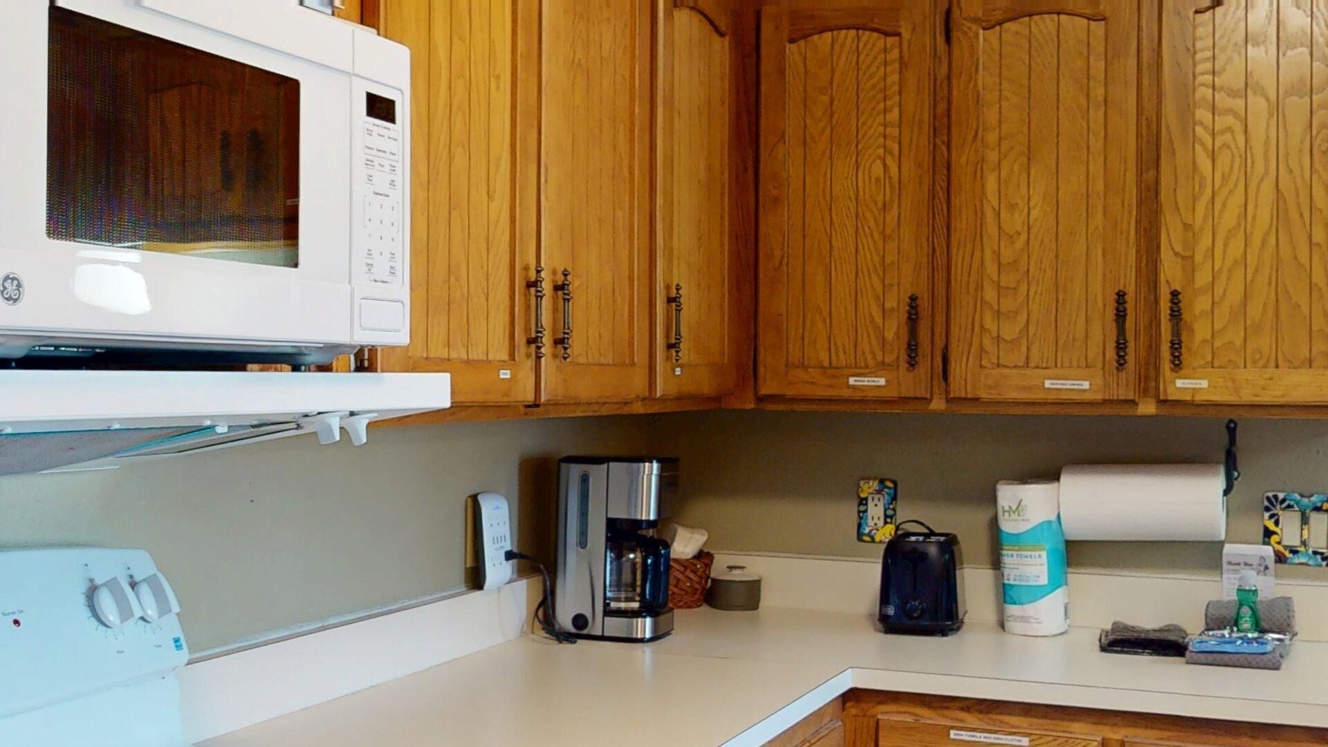 Coffee/tea maker, fridge, microwave, oven