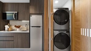 A modern kitchen with a microwave, refrigerator, and double washing machine. - Two 1001A Studio -Stylish Beachfront studio with Stunning Ocean Views (Puerto Peñasco)