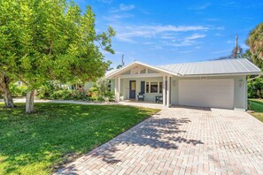 Front of Home - Latitude Adjustment by SeaBreeze Vacation (Holmes Beach)