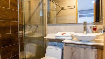 Standard Double Room, Air conditioning | Bathroom