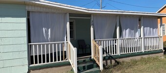 Older and Rustic 3-bedroom cottage with AC in charming Kitty Hawk