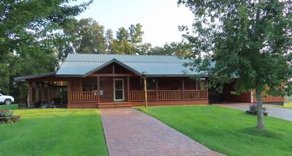 Relax & Recharge in this 2BR/2BA Cottage Retreat located in Morehead, KY