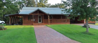 Relax & Recharge in this 2BR/2BA Cottage Retreat located in Morehead, KY