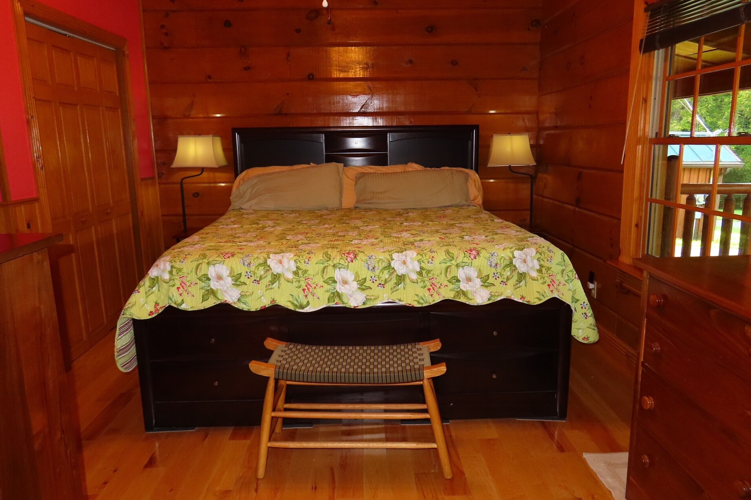 2 bedrooms, WiFi (free), bed sheets