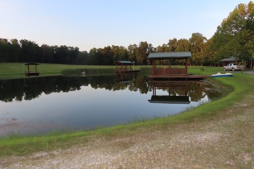 Relax & Recharge in this 2BR/2BA Cottage Retreat located in Morehead, KY