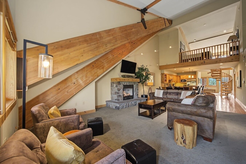 Hoods Crown Condo 404 At South Grand Lodge | 2br + Queen Loft, Best Mt. Hood View - Cooper Spur Mountain Resort, OR