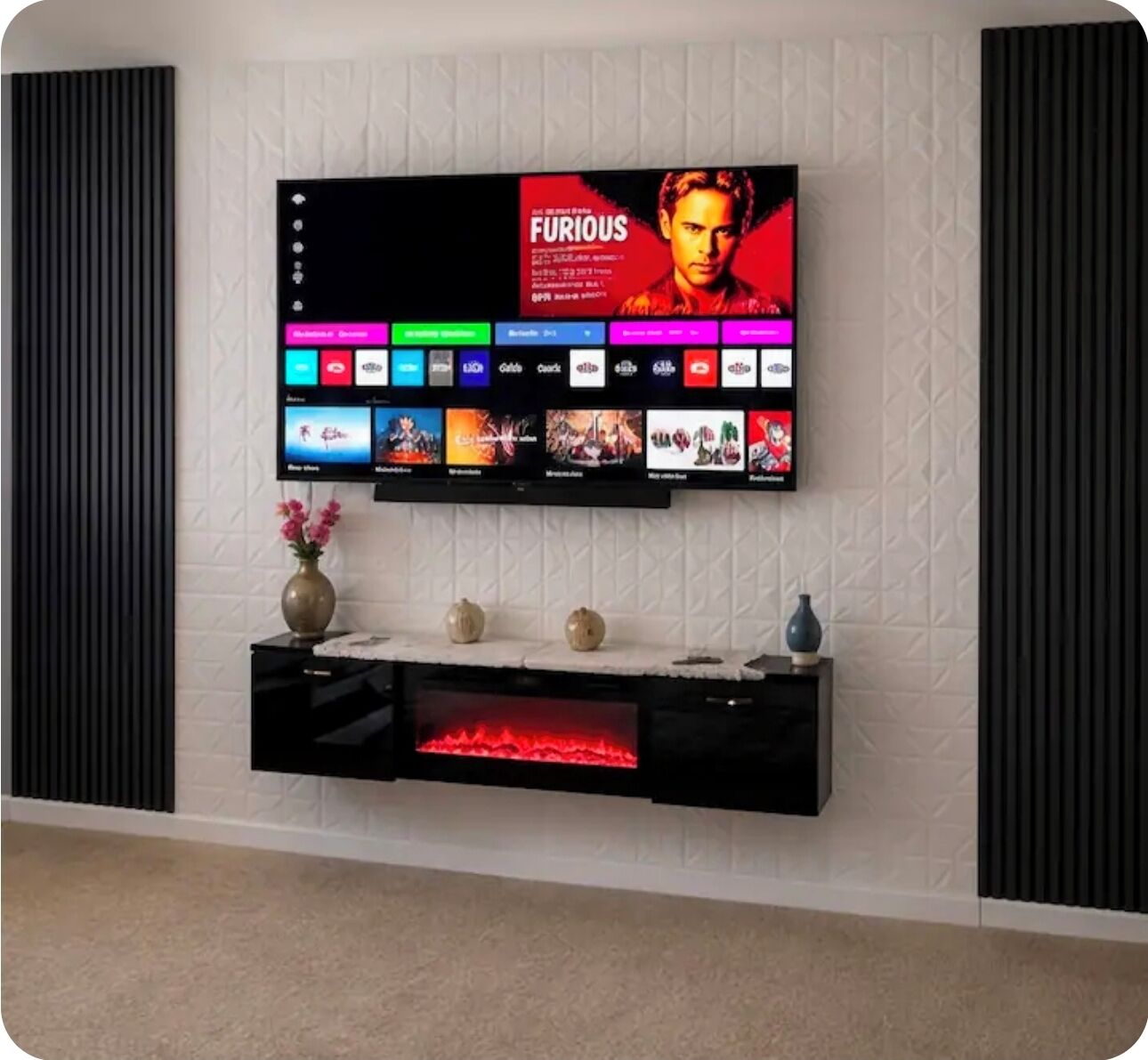 Televisor de pantalla plana montado en la pared, con una interfaz de reproductor multimedia que muestra varias opciones de películas.