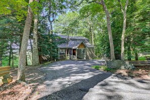 A lodge with a covered porch, a gravel driveway, and a forested backdrop. - Amazing Grace - Expansive Open-Air Deck, Long-Range Views + Big Canoe Access (Jasper)