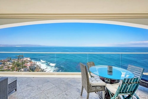 16th-Floor Oceanfront Condo with Stunning Sunset Views