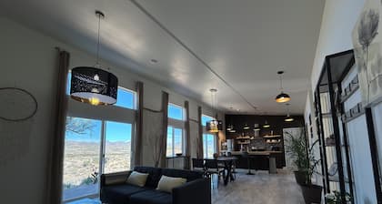 Brand-New 2BR Desert Retreat - Mountain Views & Stargazing