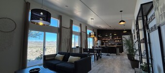 Brand-New 2BR Desert Retreat - Mountain Views & Stargazing