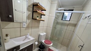 Bathroom - Family apartment with great comfort and a great location in Toledo, Paraná. (Toledo)