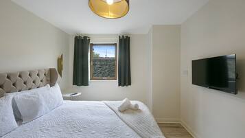 Desk, iron/ironing board, travel cot, WiFi