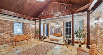 Private Ranch- Pool, Sauna, Outdoor Theater, & Gaming Barn