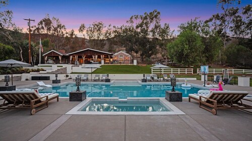 Private Ranch- Pool, Sauna, Outdoor Theater, & Gaming Barn