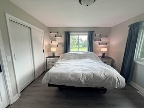 Room - Weeping Willow Retreat - a perfect place to relax and unwind. (La Porte)