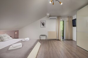 A modern hotel room with a bed, a radiator, a window with curtains, and a flat-screen TV mounted on the wall. - Villa Bella Cerovlje (Istria - Cerovlje) (Cerovlje)