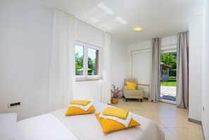 A hotel room with a bed, a chair, a window, and a view of the outdoors. - Villa Morena (Istria - Tinjan) (Tinjan)