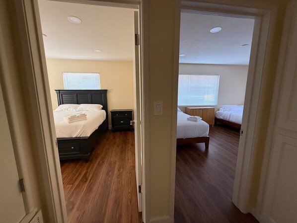 A bedroom with a bed, bedside tables, and a window. - Spacious 4-bedroom house in tranquil Clovis with AC (Clovis)