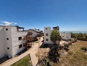 Unclassified image, 5 of 8, button - Hosts BR - Estúdio com Rooftop Vista Mar (Cajueiro da Praia)