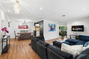 Living area - Modern Stay Near Beaches Backyard Canal Fishing (Lauderdale Lakes)