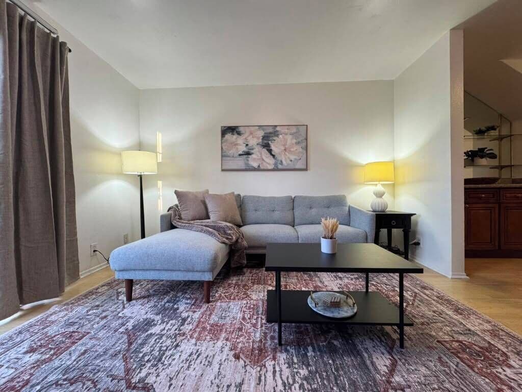 2 Bedroom Apt 5 Minutes From Rodeo Dr Walk To Restaurants And Markets - Beverly Hills, CA