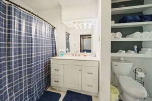 Bathroom - The Bunkhouse at The Flyin H Ranch (Tyler)
