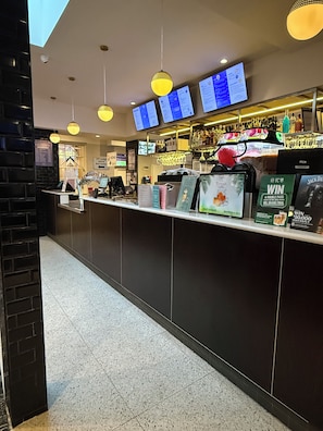 Reception - Tourist Hotel Queanbeyan (Queanbeyan)
