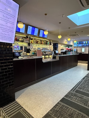 Dining - Tourist Hotel Queanbeyan (Queanbeyan)