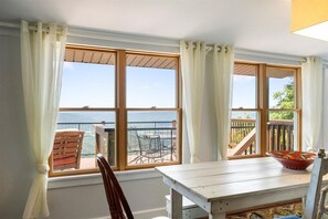 A balcony with a table and chairs, overlooking a scenic view. - Peach Bluff Retreat | Hot Tub | Gorgeous Views (Lookout Mountain)