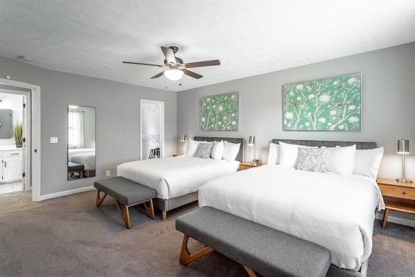 Two luxe queen beds - Lake Hills Landing | Family Friendly+Hot Tub+EV (Trenton)