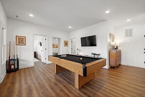 A pool table ready for friendly competition - Emerald Lodge | Epic Mtn Cabin | Hot Tub + Views (South Pittsburg)
