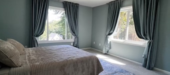 Lake Norman Retreat - Pet Friendly Lake-View