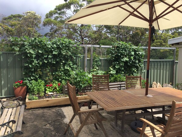 Unclassified image, 1 of 6, button - Cottage with bush outlook (Currarong)
