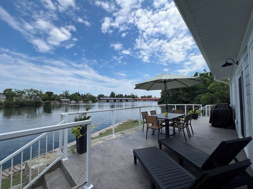 2-BR Waterfront Suite in downtown Bobcaygeon, Kawartha Lakes