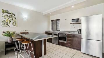 Coffee/tea maker, fridge, microwave, oven